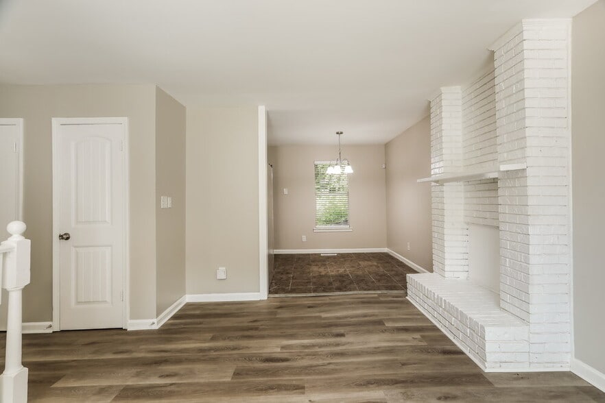 Building Photo - 232 Glenvalley Ln NW