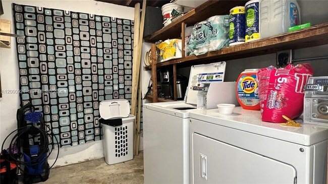 Building Photo - 5545 E 6th Ave