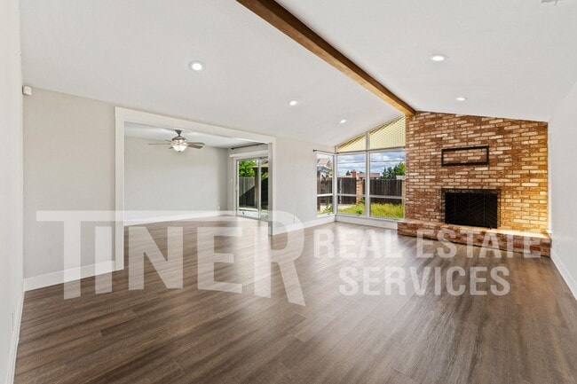 Building Photo - 6612 Modesto Dr