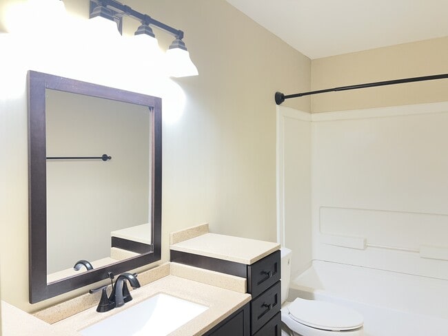 Building Photo - 808 Barony Ln
