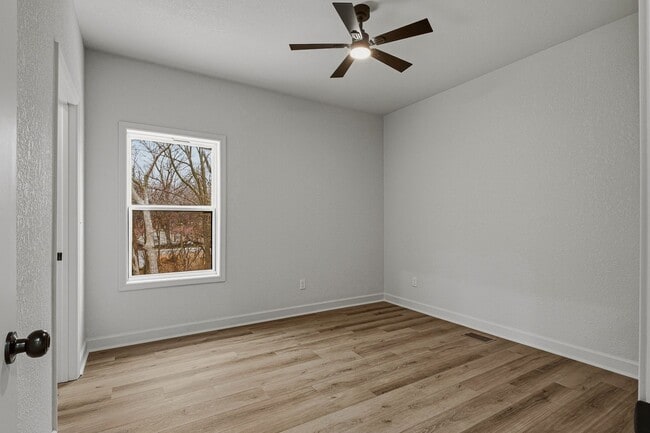 Building Photo - 325 Houghton St