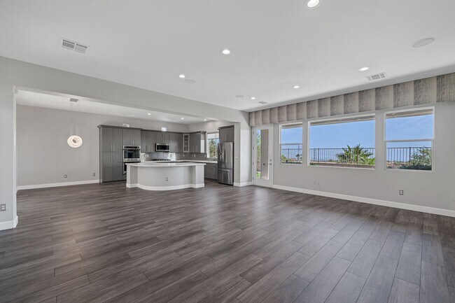 Building Photo - Executive Luxury Living with Unmatched Cit...