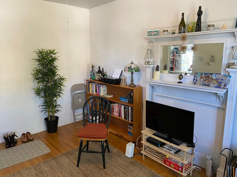 Building Photo - 590 Cambridge St