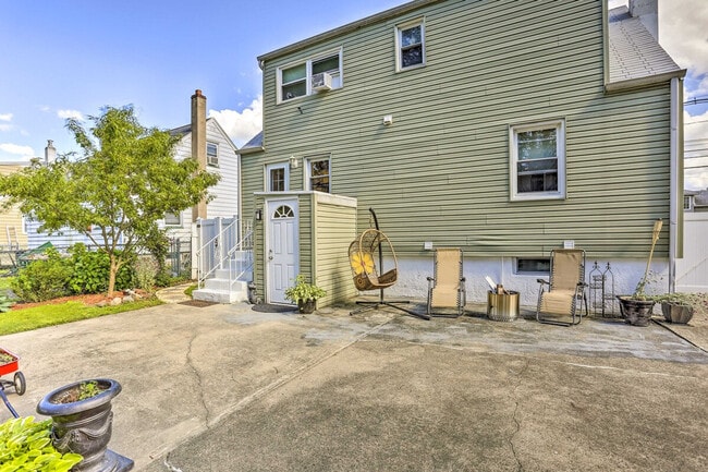 Building Photo - 79 Pehle Ave