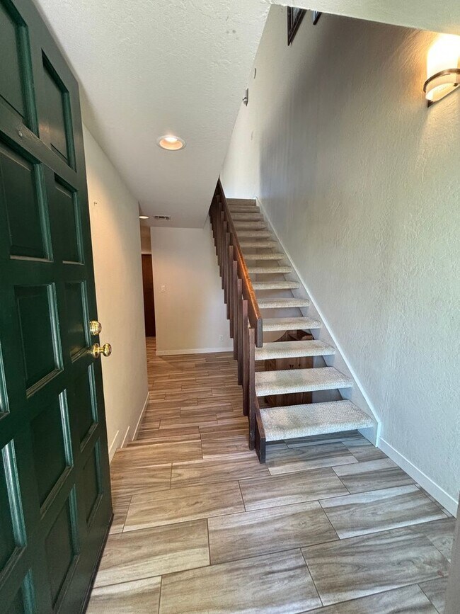 Building Photo - STUNNING NEWLY REMODELED CONDO WITH POOL &...