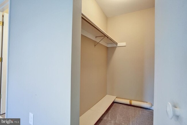Building Photo - 325 Westridge Cir