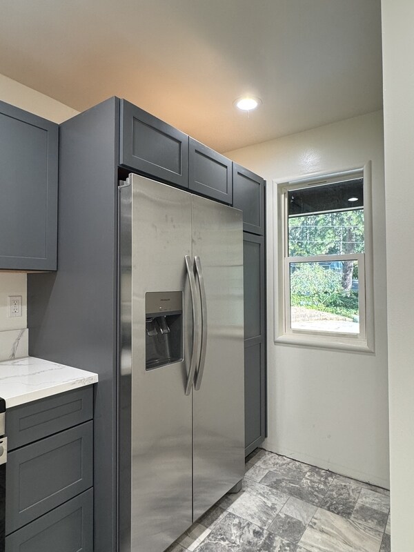 Building Photo - 10546 Silver Way