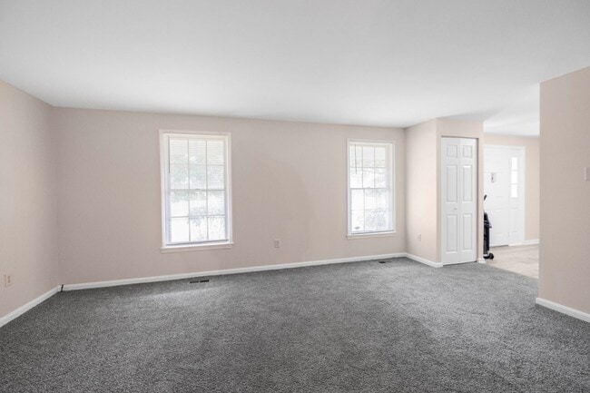 Building Photo - Spacious 4 BR/2.5 BA Single-Family Home in...