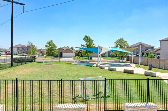 Building Photo - 717 Xanadu Dr