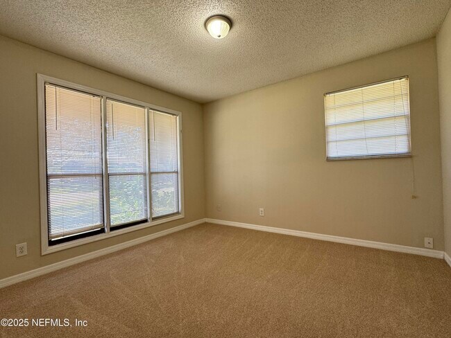 Building Photo - 2052 Pompano Pkwy