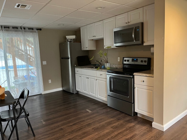 Building Photo - 16 Ferncliff Ave