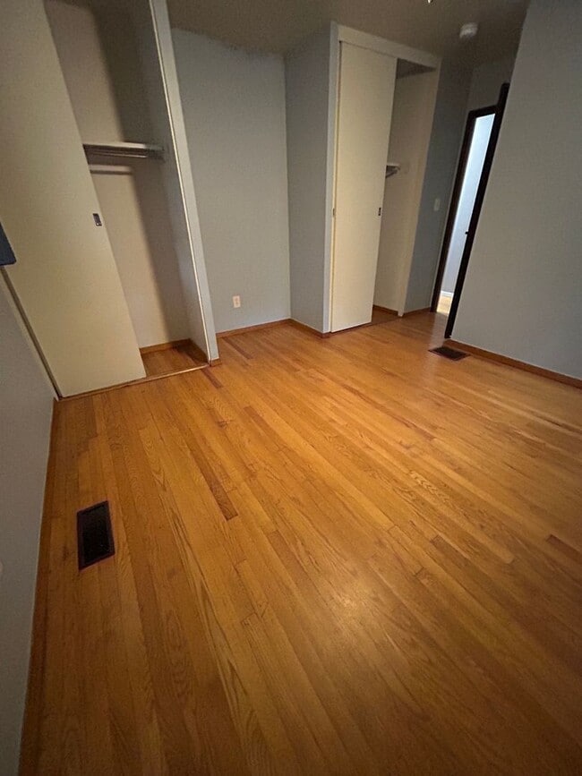 Building Photo - Charming 3 Bedroom Brick Ranch in Park Forest