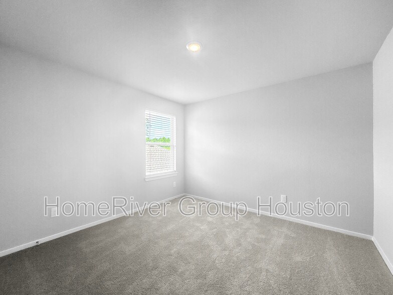 Building Photo - 632 Levine Ct