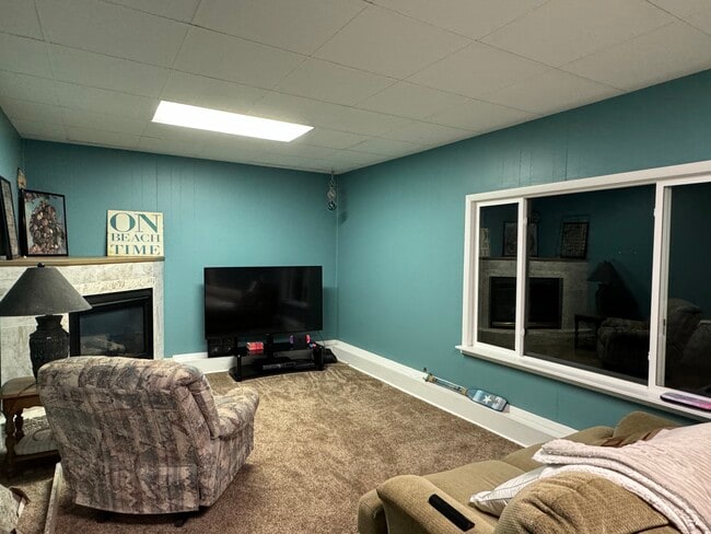 Building Photo - Gougeon Lake House