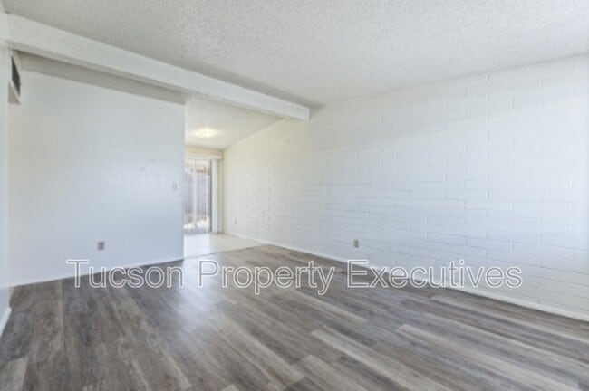 Building Photo - 4246 E Pima St