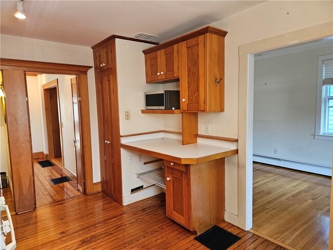 Building Photo - 10 Cherry St