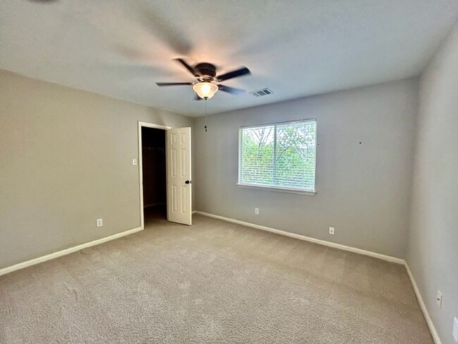 Building Photo - $350 OFF FIRST MONTH'S RENT IF YOU MOVE IN...