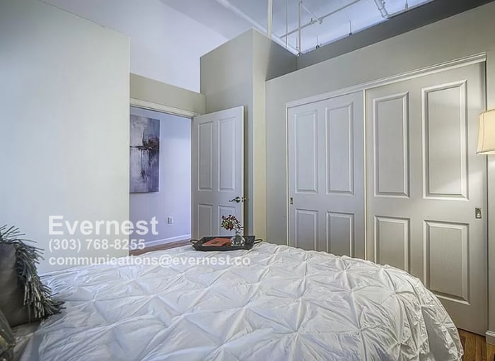 Building Photo - 1555 California St