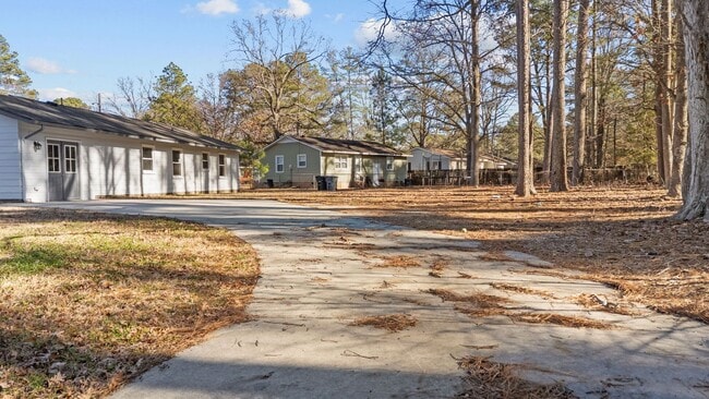 Building Photo - 620 Starling Way