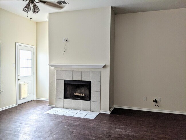 Building Photo - 2807 Lakefield Dr