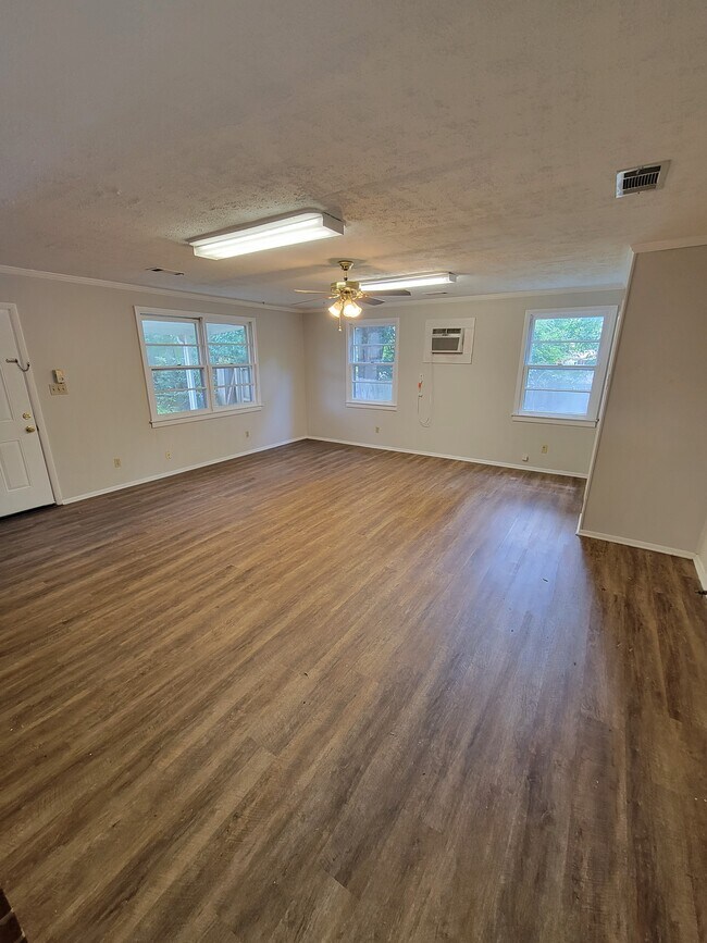 Building Photo - 3324 Harrison Rd