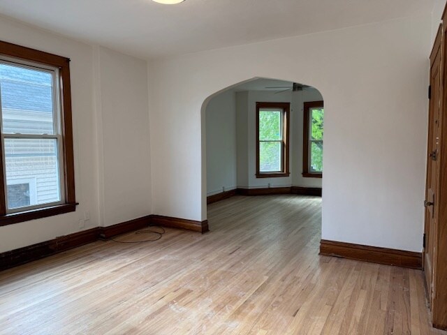 Building Photo - 5138 W Montrose Ave