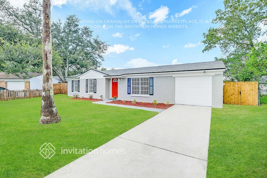 Building Photo - 8127 Kenwood Dr N