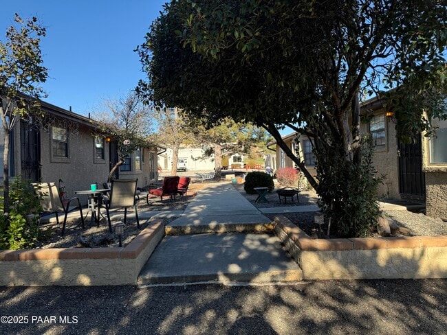 Building Photo - 1283 Tapadero Dr