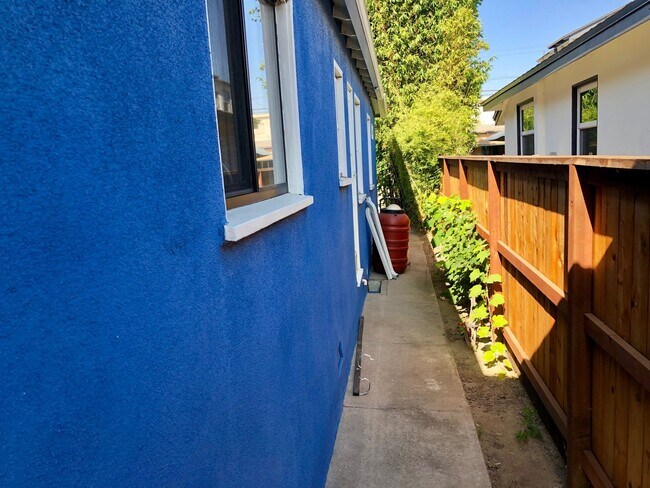 Building Photo - 1727 Franklin St