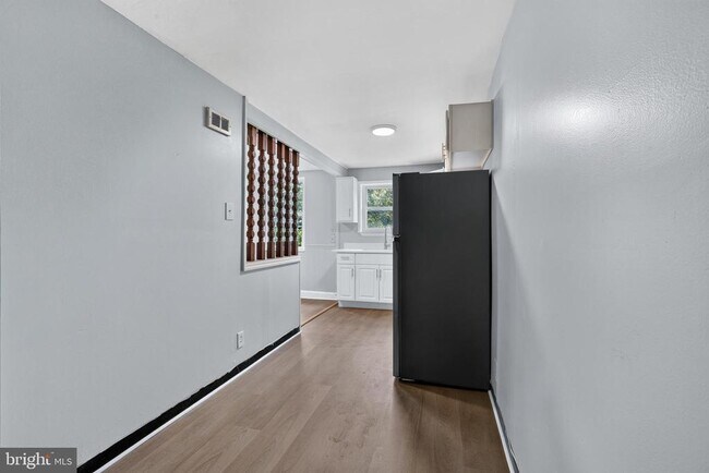 Building Photo - 153 W 21st St