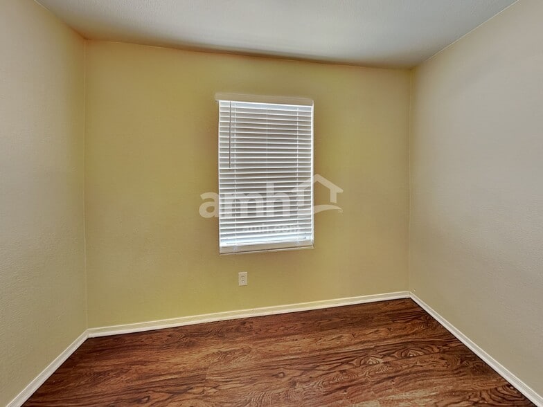 Building Photo - 6913 S Goshawk Dr