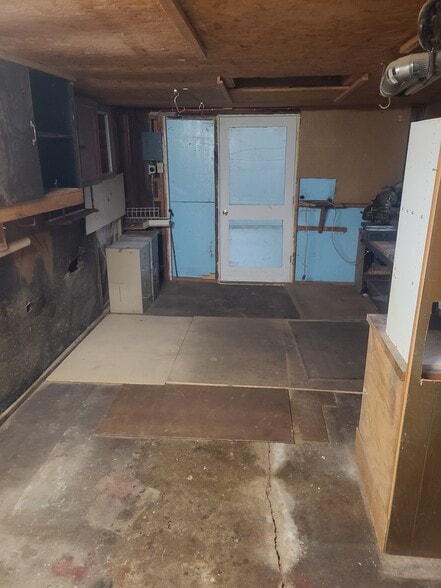 Additional storage area - 908 West Ave