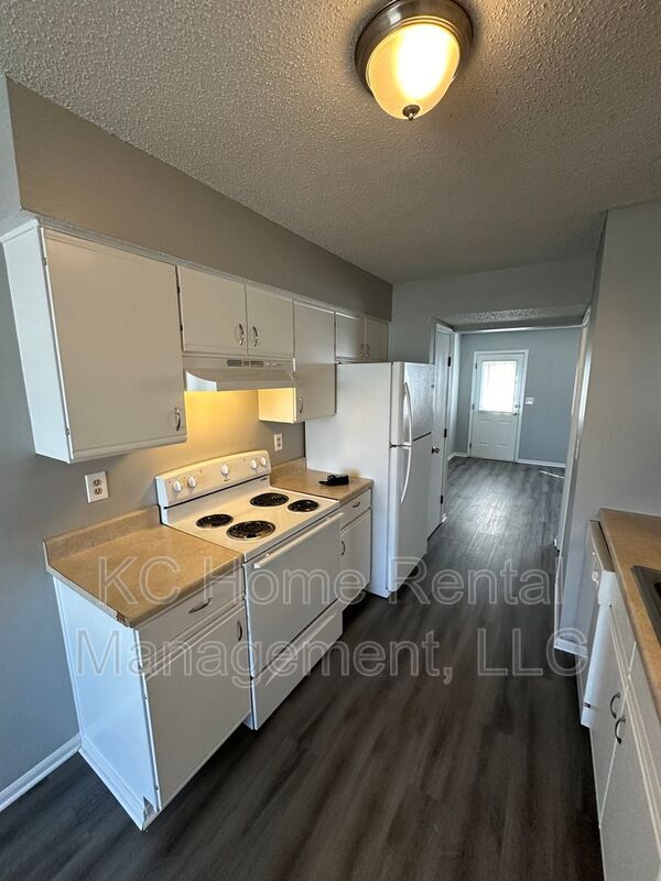 Building Photo - 506 A Skyvue Dr