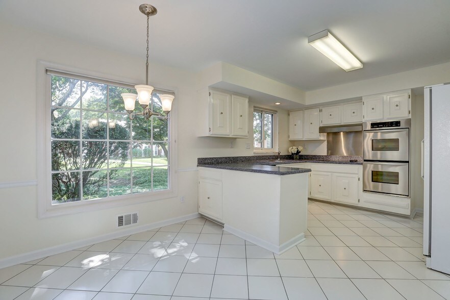Building Photo - 8804 Falls Chapel Way