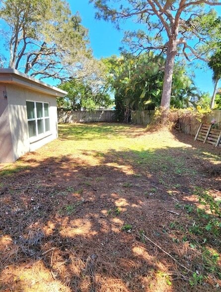 Building Photo - 635 Parkside Ave