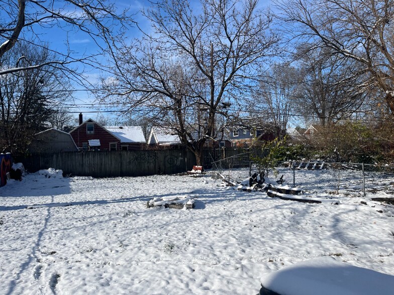 Building Photo - 721 Winston Dr