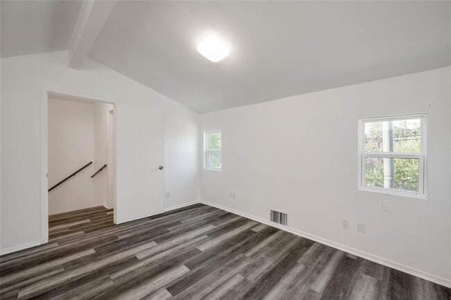 Building Photo - 1303 E St Johns Ave