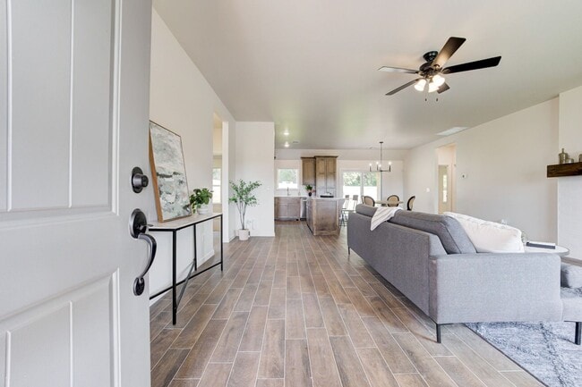 Building Photo - Brand New Home In Noble!