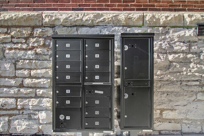 Building Photo - Skin that Sparkles