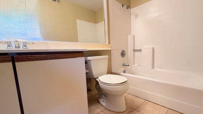 Building Photo - 1 Bedroom in Venetian Gated Community