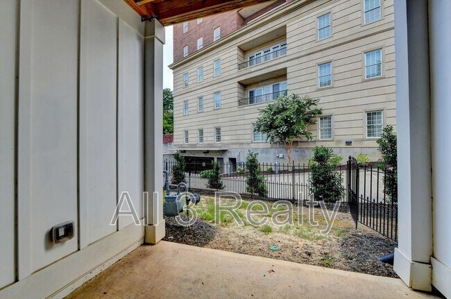 Building Photo - 3667 Peachtree Rd NE