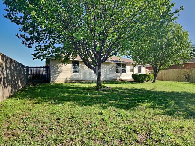 Building Photo - 317 Indian Blanket Dr