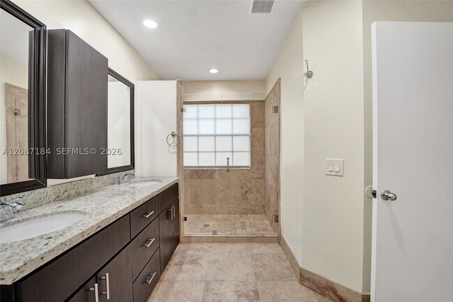 Building Photo - 949 Jade Ct