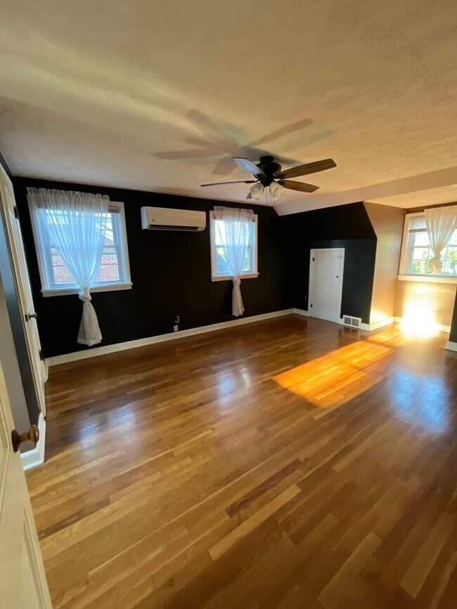 Building Photo - 510 Maple Dr