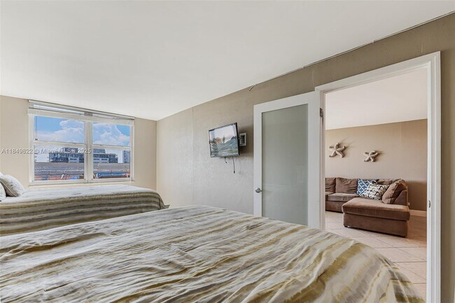 Building Photo - 6039 Collins Ave