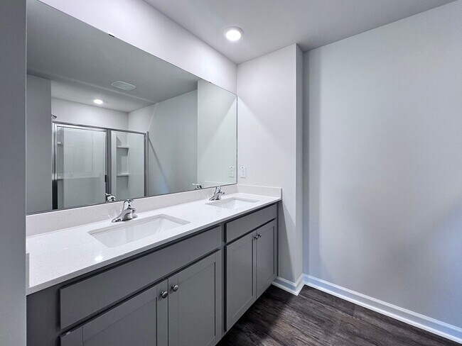 Building Photo - 258 Palm Dr