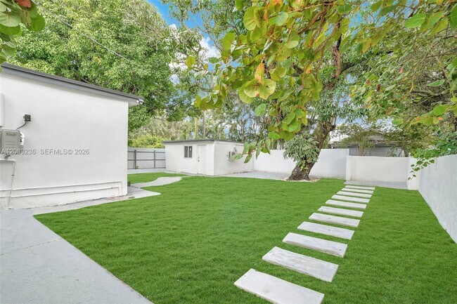 Building Photo - 250 NW 45th St