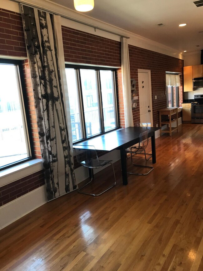 Building Photo - 380 S Upper St