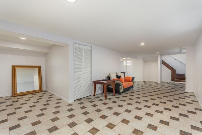 Building Photo - Ashburn 3 Bedroom