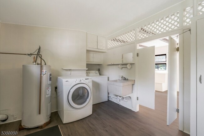 Building Photo - 68 Trenton Ave